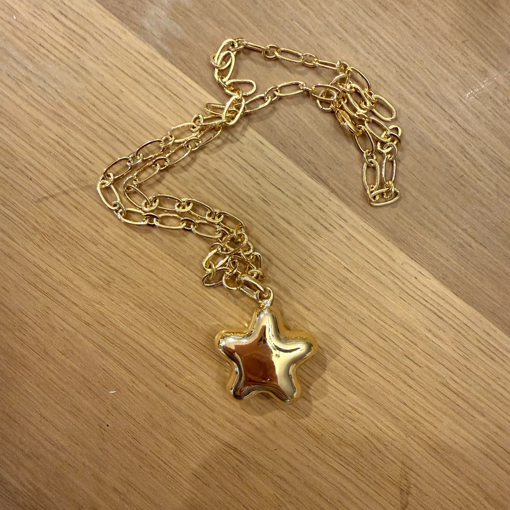 Puffy star necklace
